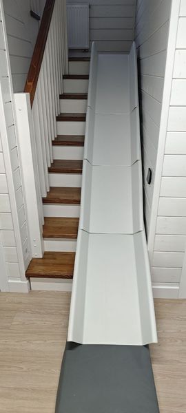 Детская горка на лестницу