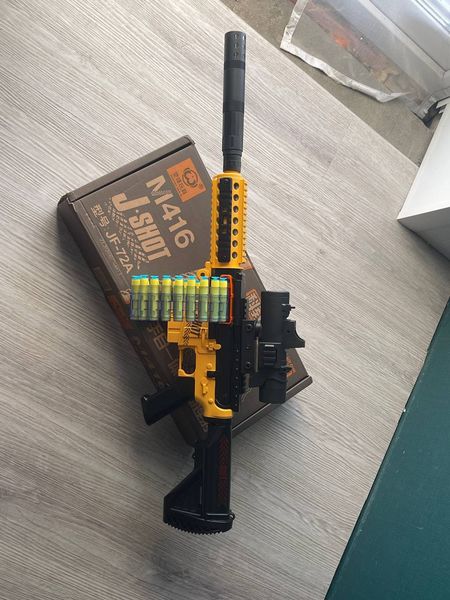 Игрушечный автомат (нерф)